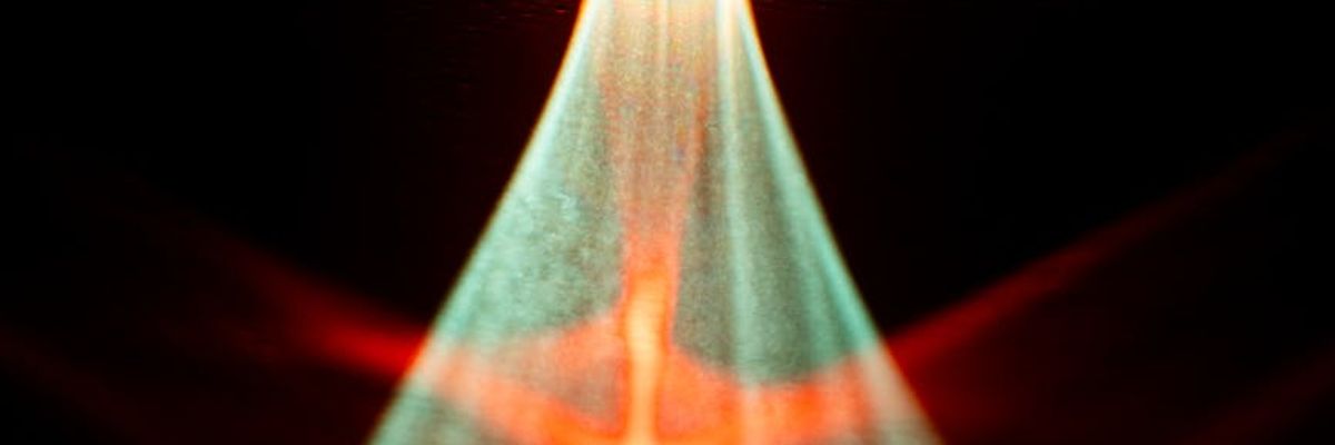 Abstract representation of light rays and focus lines.